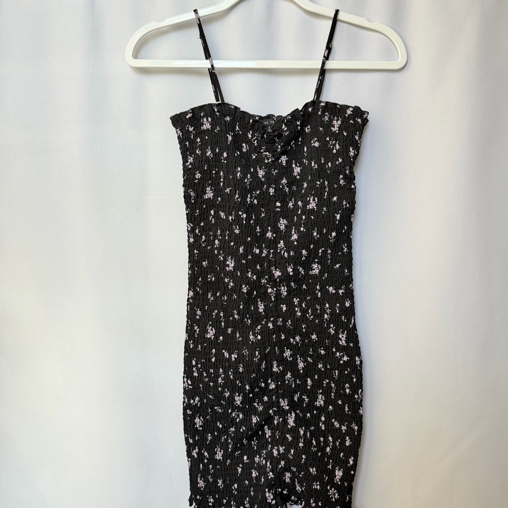 Love Tree Women’s Black & Purple Floral Pattern Smocked Mini Dress, Small